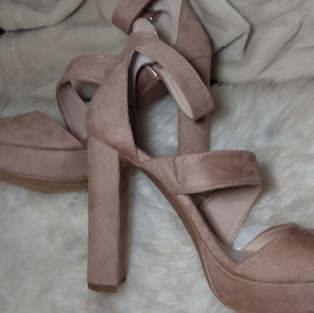 Heels - Picture 5 of 6